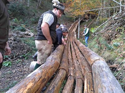 Forstwarteschüler auf forstkultureller Exkursion
