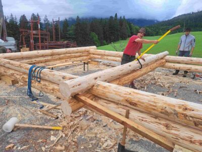 „Siniweln“ – Rundholzzimmern mit dem Senklot. Pilotkurs in Altaussee